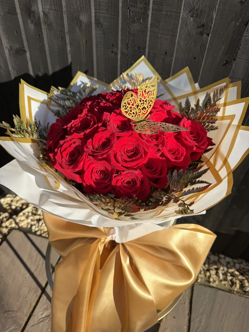 Red Roses Bouquet — A truly luxurious statement bouquet, featuring premium Grade A scented Naomi roses, complemented by 